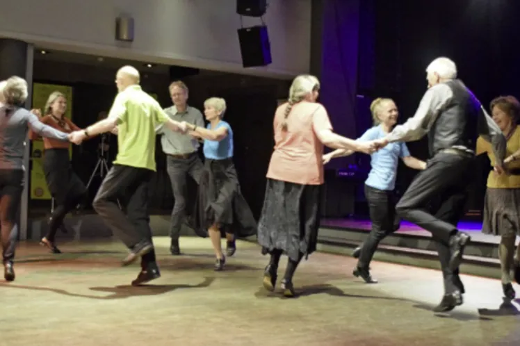 Folkedans%20illustrasjon%2016-9